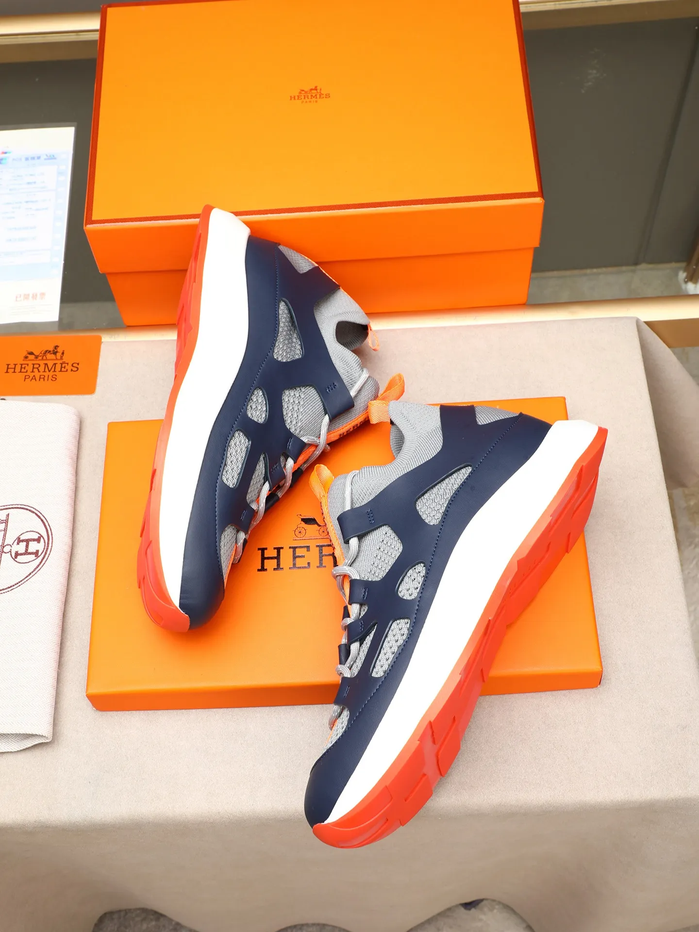 Men's shoes💰580 HERMES/Hermès men's rest sneakers! -High-end quality original casual sports shoes -Upper: high nappa calfskin, forging technology, knitted fabric, shoe brand webbing, injection molded brand logo -Inner: foot pad; water-dyed cowhide -Outsole: ultra-light TPU·rubber; two-color molded outsole -Ultra-high quality control·fine workmanship: highlighted (high-end·luxury·grade) Size: 38-39-40-41-42-43-44 (45 can be customized)